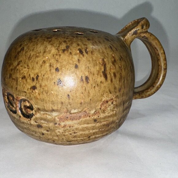 Vintage POTTERY CHEESE SHAKER Wide Handle, Cork 1983 Country Farm Rustic Kitchen - Picture 5 of 8
